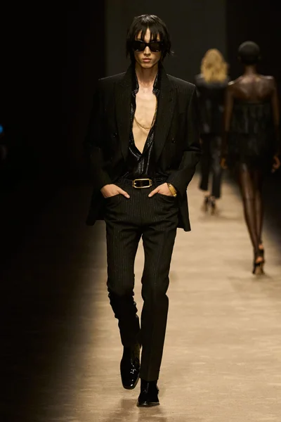 Look 10